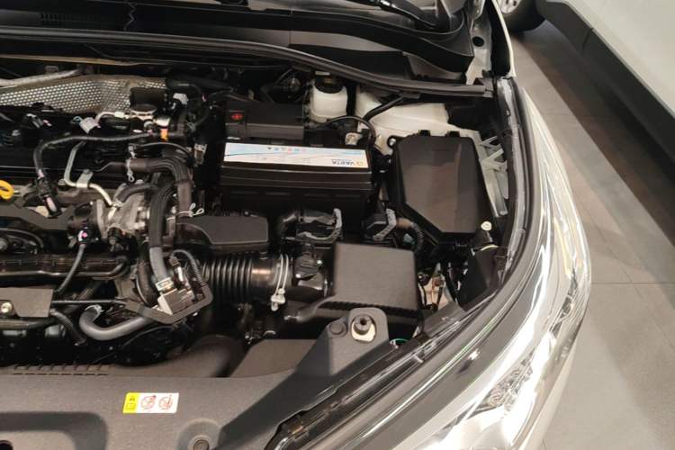 Used Toyota C-HR 2018 2.0L Leading with Sunroof China VI Standard Engine Bay Left