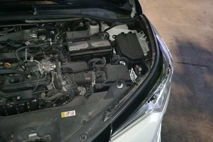 Used Toyota C-HR 2018 2.0L Leading with Sunroof China V Standard Engine Bay Left