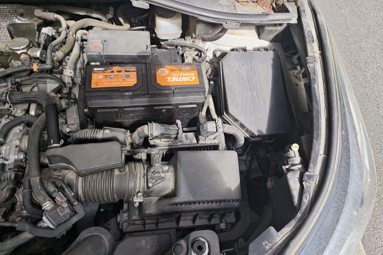 Used Toyota C-HR 2018 2.0L Leading with Sunroof China VI Standard Engine Bay Left