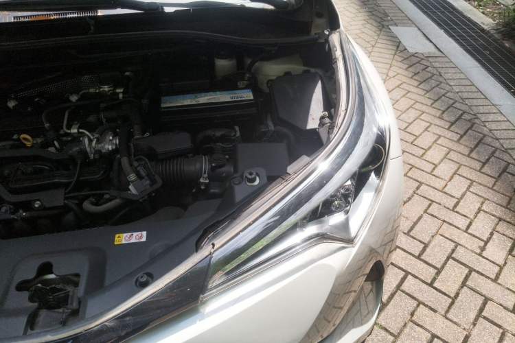 Used Toyota C-HR 2018 2.0L Leading with Sunroof China V Standard Engine Bay Left