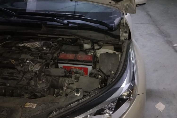 Used Toyota C-HR 2018 2.0L Leading with Sunroof China VI Standard Engine Bay Left