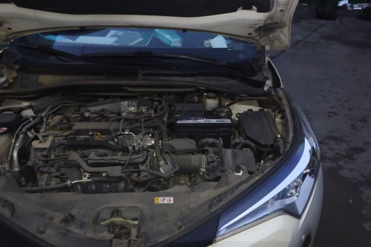 Used Toyota C-HR 2018 2.0L Leading with Sunroof China VI Standard Engine Bay Left