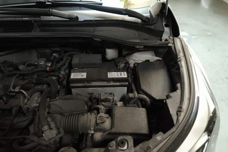 Used Toyota C-HR 2018 2.0L Luxury Sunroof Version China VI Standard Engine Bay Left