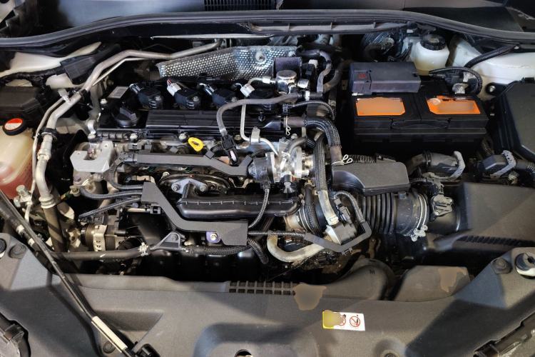 Used Toyota C-HR 2018 2.0L Leading with Sunroof China VI Standard Engine Bay