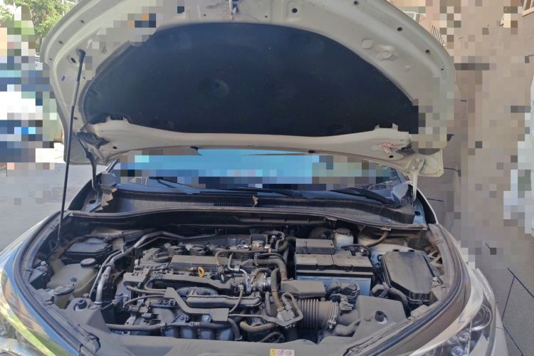 Used Toyota C-HR 2018 2.0L Leading with Sunroof China VI Standard Engine Bay