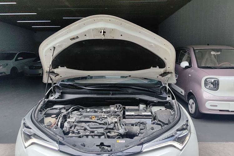 Used Toyota C-HR 2018 2.0L Flagship Version China V Standard Engine Bay