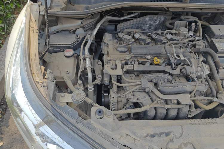 Used Toyota C-HR 2018 2.0L Leading with Sunroof China VI Standard Engine Bay Right