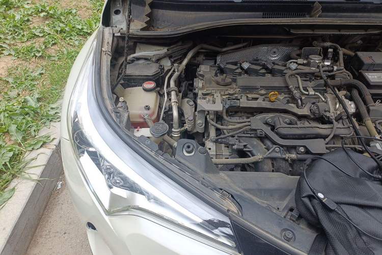 Used Toyota C-HR 2018 2.0L Leading with Sunroof China V Standard Engine Bay Right