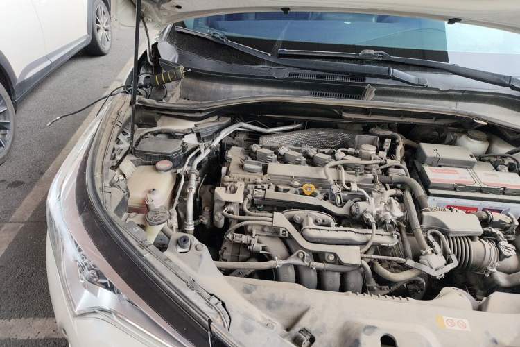 Used Toyota C-HR 2018 2.0L Leading with Sunroof China VI Standard Engine Bay Right