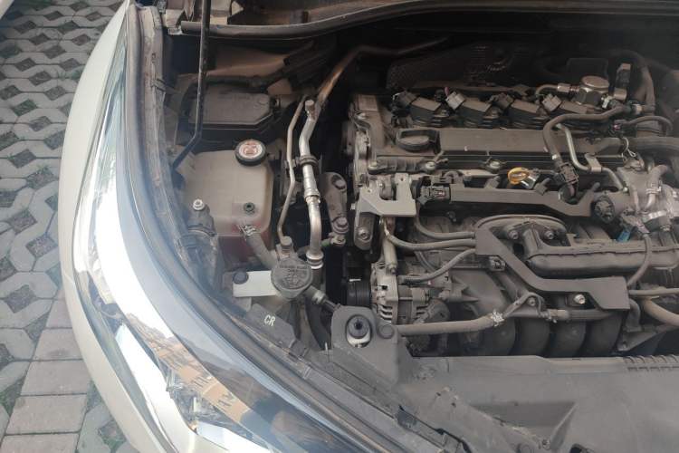 Used Toyota C-HR 2018 2.0L Leading with Sunroof China VI Standard Engine Bay Right
