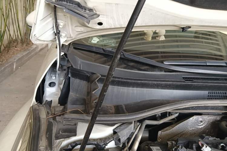Used Toyota C-HR 2018 2.0L Leading Edition China VI Engine Bay Right