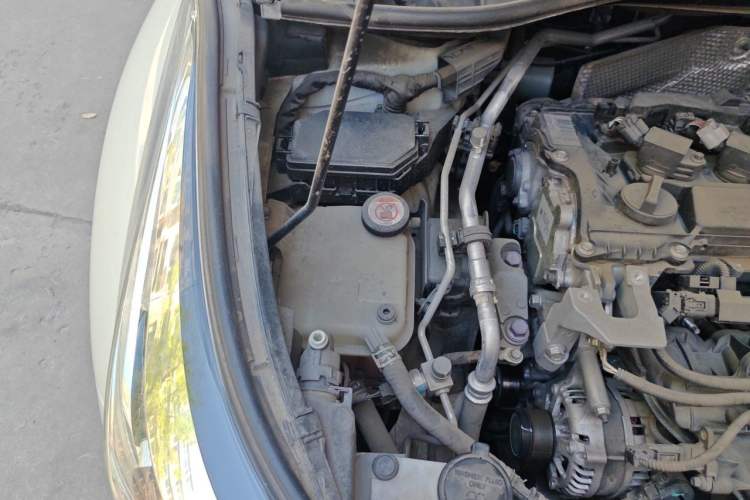 Used Toyota C-HR 2018 2.0L Leading with Sunroof China VI Standard Engine Bay Right