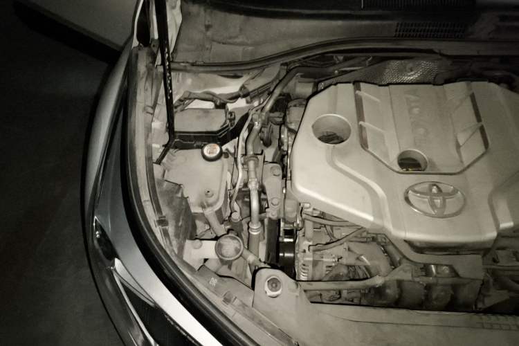 Used Toyota C-HR 2018 2.0L Luxury Sunroof Version China VI Standard Engine Bay Right