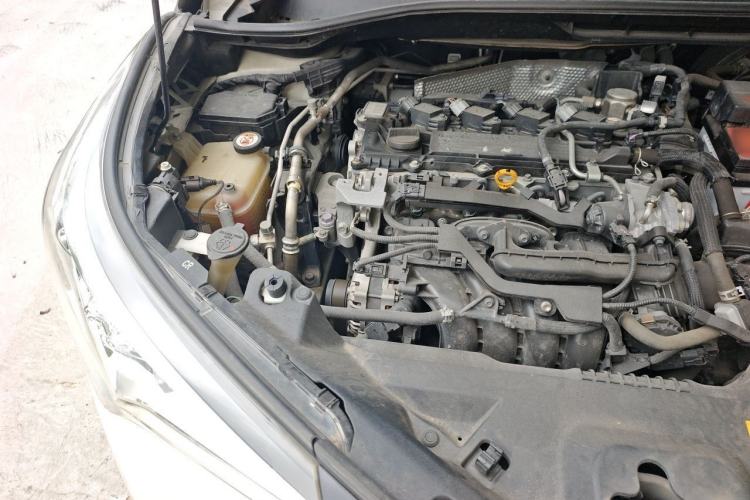 Used Toyota C-HR 2018 2.0L Leading with Sunroof China VI Standard Engine Bay Right