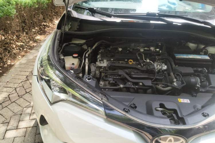 Used Toyota C-HR 2018 2.0L Leading with Sunroof China V Standard Engine Bay Right
