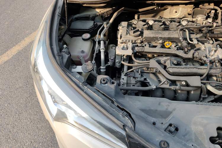 Used Toyota C-HR 2018 2.0L Leading with Sunroof China V Standard Engine Bay Right