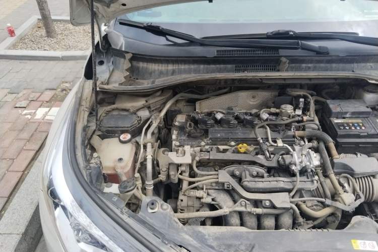 Used Toyota C-HR 2018 2.0L Leading Edition China VI Engine Bay Right