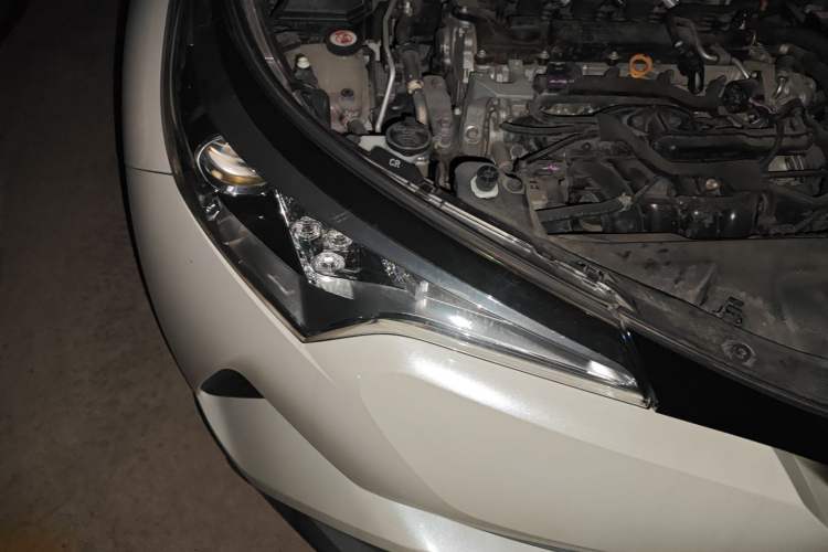 Used Toyota C-HR 2018 2.0L Leading Edition China VI Engine Bay Right