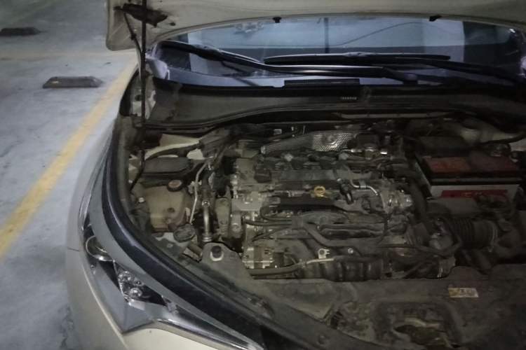 Used Toyota C-HR 2018 2.0L Leading with Sunroof China VI Standard Engine Bay Right