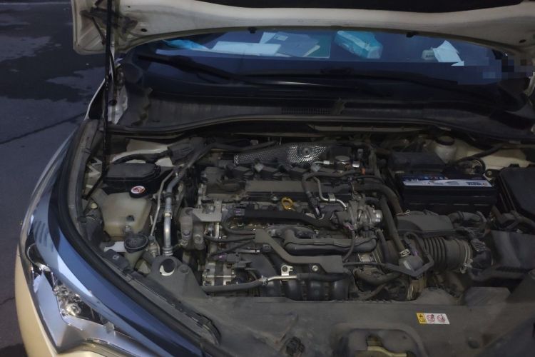 Used Toyota C-HR 2018 2.0L Leading with Sunroof China VI Standard Engine Bay Right