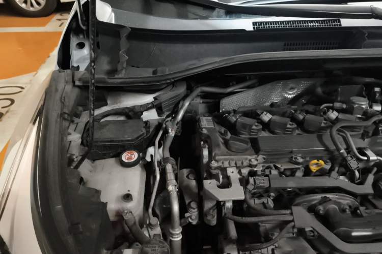 Used Toyota C-HR 2018 2.0L Luxury Sunroof Version China VI Standard Engine Bay Right