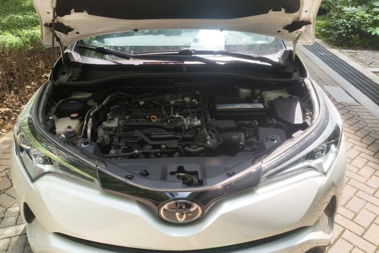 Used Toyota C-HR 2018 2.0L Leading with Sunroof China V Standard Engine Bay