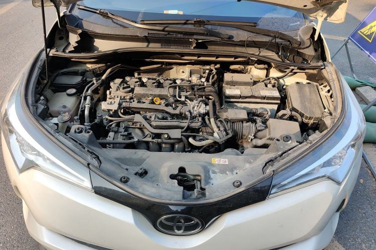 Used Toyota C-HR 2018 2.0L Leading with Sunroof China V Standard Engine Bay