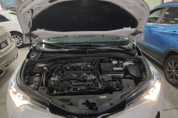 Used Toyota C-HR 2018 2.0L Leading with Sunroof China V Standard Engine Bay
