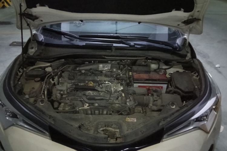 Used Toyota C-HR 2018 2.0L Leading with Sunroof China VI Standard Engine Bay