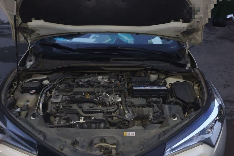 Used Toyota C-HR 2018 2.0L Leading with Sunroof China VI Standard Engine Bay