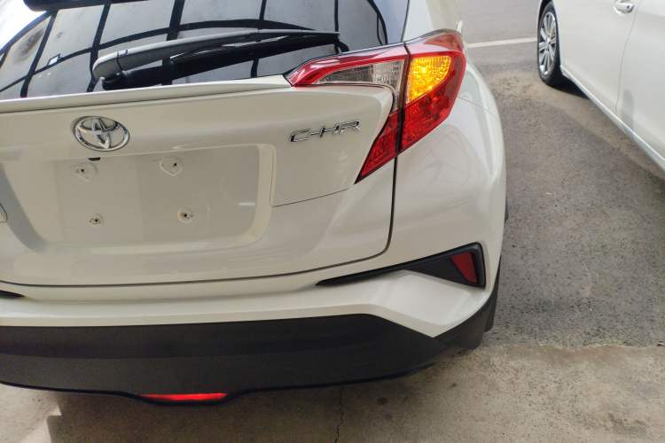 Used Toyota C-HR 2018 2.0L Leading with Sunroof China V Standard Exterior 1