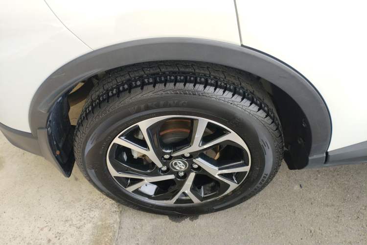 Used Toyota C-HR 2018 2.0L Leading with Sunroof China V Standard Exterior 3