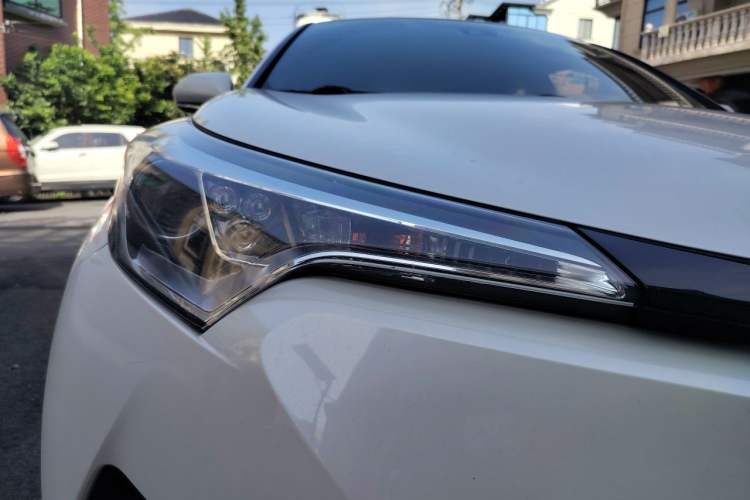 Used Toyota C-HR 2018 2.0L Leading Edition China V-standard Exterior 3