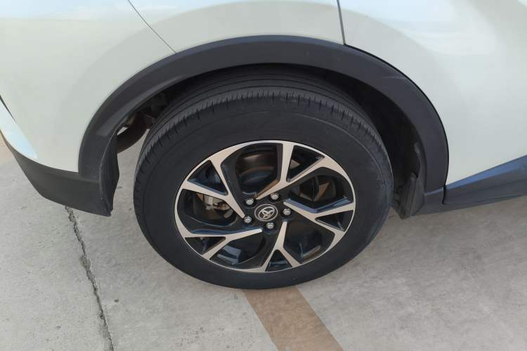 Used Toyota C-HR 2018 2.0L Leading Edition China V-standard Exterior 5
