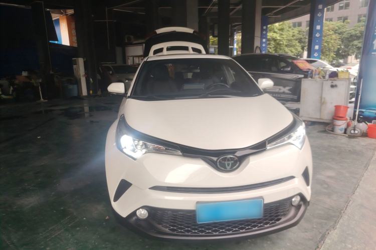 Used Toyota C-HR 2018 2.0L Leading with Sunroof China VI Standard Front