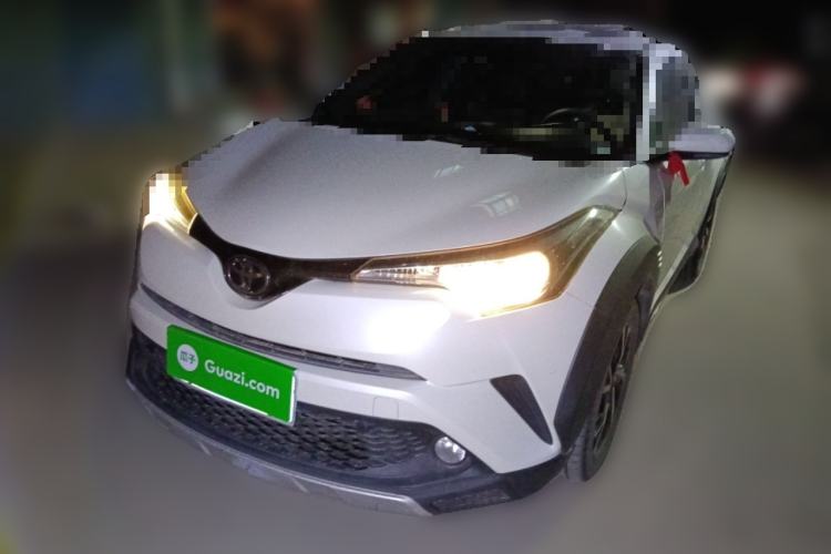 Used Toyota C-HR 2018 2.0L Coolway Leading Edition with Sunroof China VI Standard Front Left 45 Deg