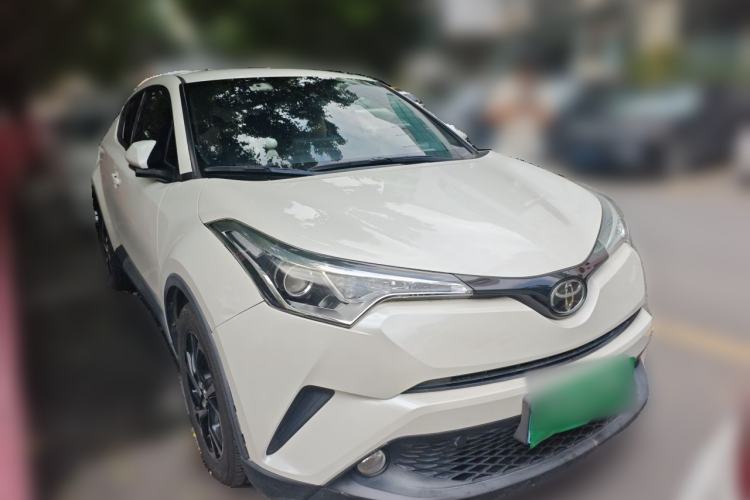 Used Toyota C-HR 2018 2.0L Leading Edition China V-standard Front Right 45 Deg