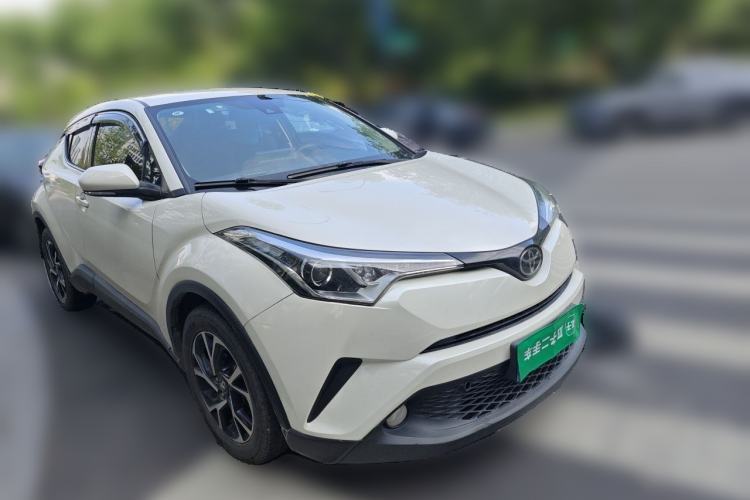 Used Toyota C-HR 2018 2.0L CoolRun Leading Edition China VI Front Right 45 Deg