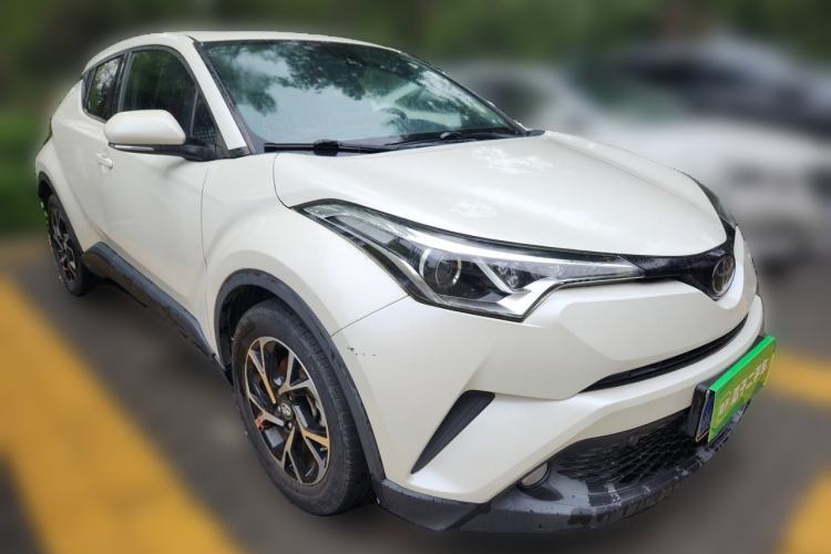 Used Toyota C-HR 2018 2.0L Leading with Sunroof China VI Standard Front Right 45 Deg