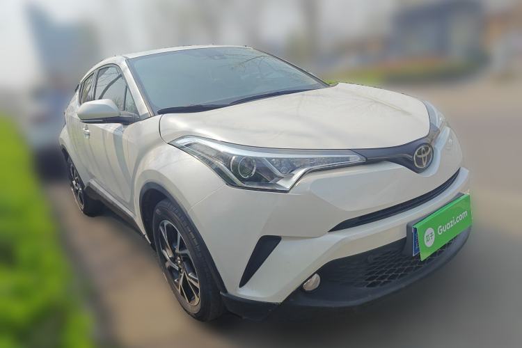 Used Toyota C-HR 2018 2.0L Leading with Sunroof China VI Standard Front Right 45 Deg