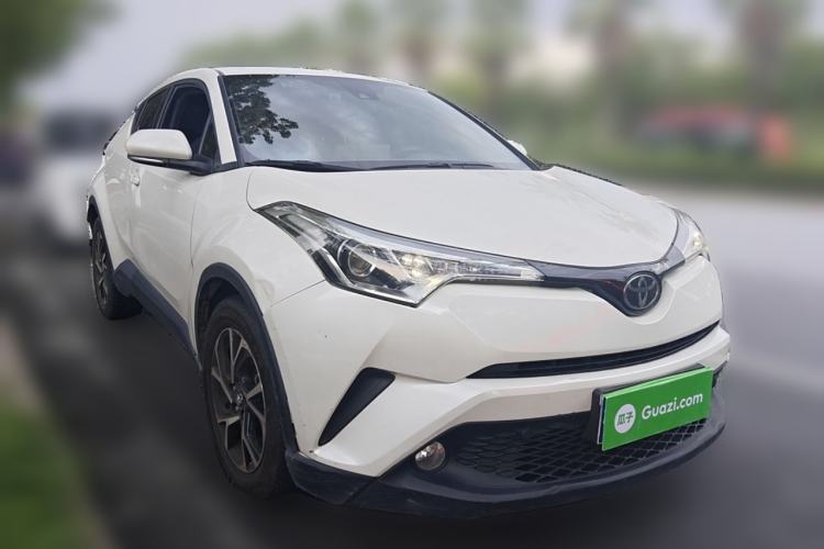 Used Toyota C-HR 2018 2.0L Leading Edition China V-standard Front Right 45 Deg