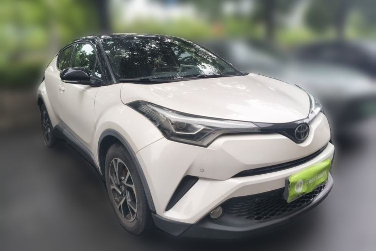 Used Toyota C-HR 2018 2.0L Luxury Sunroof Version China V Emission Standard Front Right 45 Deg