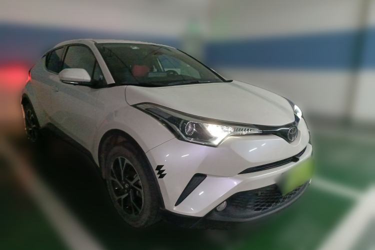 Used Toyota C-HR 2018 2.0L Leading Edition China VI Front Right 45 Deg