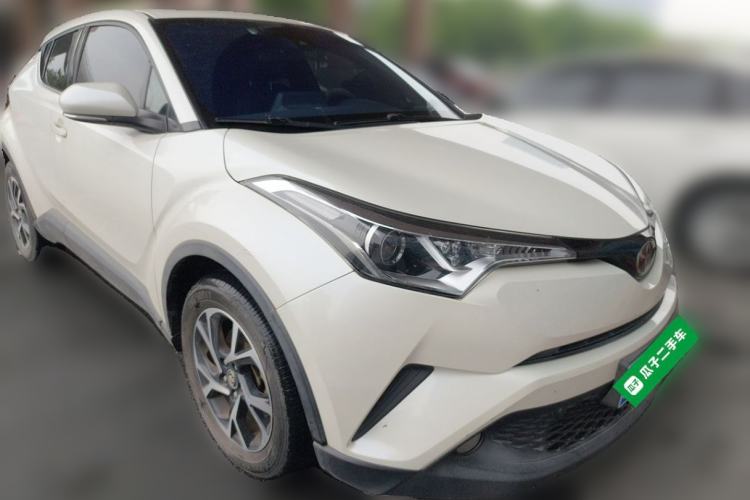 Used Toyota C-HR 2018 2.0L Leading with Sunroof China VI Standard Front Right 45 Deg