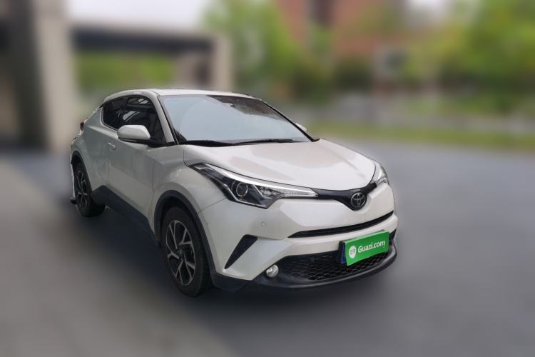 Used Toyota C-HR 2018 2.0L Leading with Sunroof China VI Standard Front Right 45 Deg