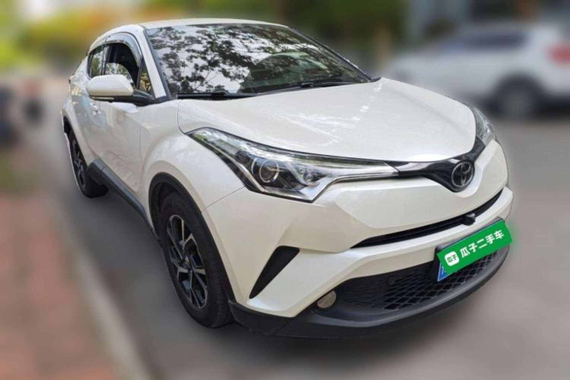 Used Toyota C-HR 2018 2.0L Leading Edition China V-standard Front Right 45 Deg