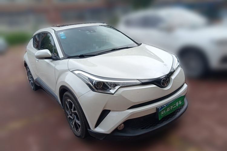 Used Toyota C-HR 2018 2.0L Leading with Sunroof China VI Standard Front Right 45 Deg