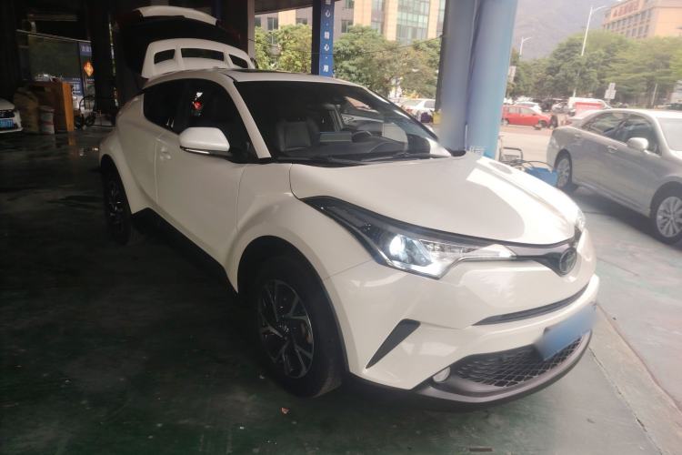 Used Toyota C-HR 2018 2.0L Leading with Sunroof China VI Standard Front Right 45 Deg