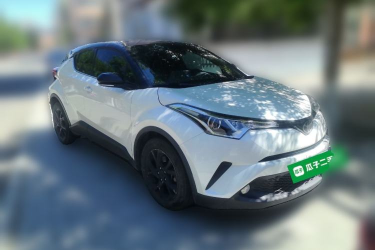 Used Toyota C-HR 2018 2.0L Leading Edition China V-standard Front Right 45 Deg