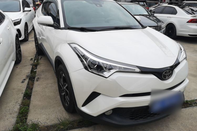 Used Toyota C-HR 2018 2.0L Leading Edition China V-standard Front Right 45 Deg
